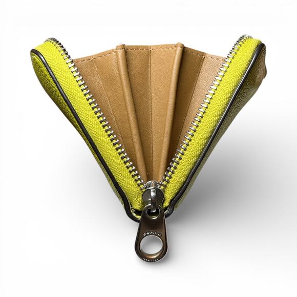 Coach Long Zip Around Wallet in Bright neon green Pebbled Leather CK42 from 2023 - Picture 3 of 12